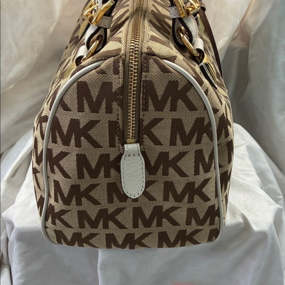 Michael Kors Grayson Monogram Handbag - Picture 5 of 9